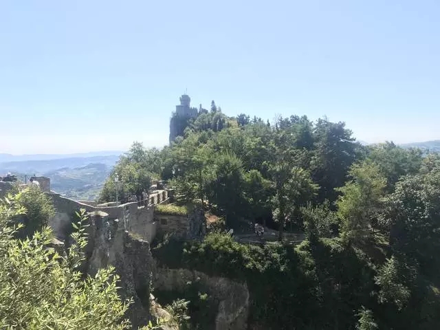 Medieval San Marino ntawm Mount Mount Montte Titano 32244_10