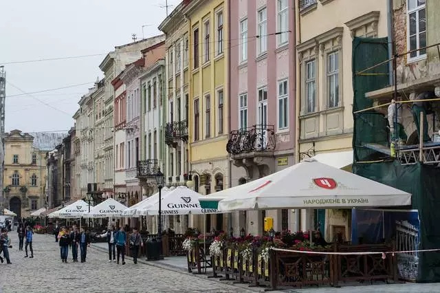 ئۇنىڭ بىناكارلىقتا رومانتىكىلىق Lviv. 3224_13