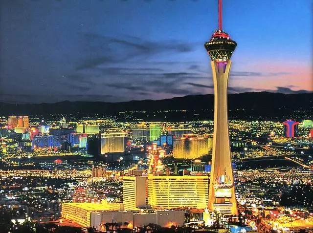 Dab tsi yog qhov tsim nyog saib hauv Las Vegas? 32524_3