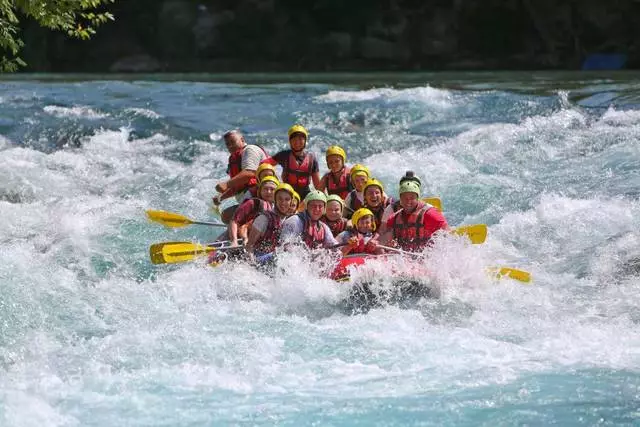 Kailan at saan sa Turkey ay maaaring rafting? 32991_1