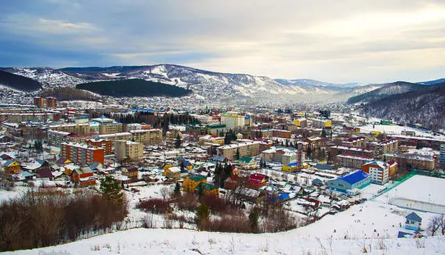 Je, ni maeneo ya kuvutia ya kutembelea katika Gorno-Altaisk?