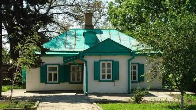 Kedu ihe na-adọrọ mmasị ịhụ Taganrog? 33231_2