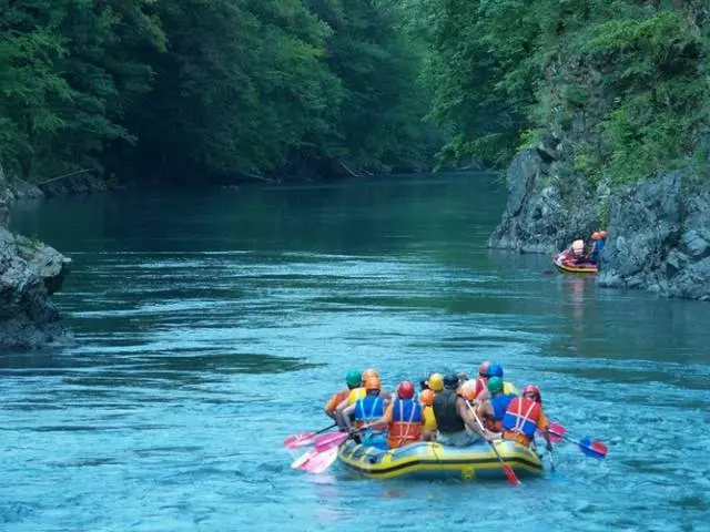 Que faire en vacances en Lagonas? Meilleur divertissement.