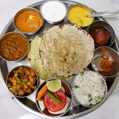 Makanan di Rishikesh: Harga, di mana hendak makan?