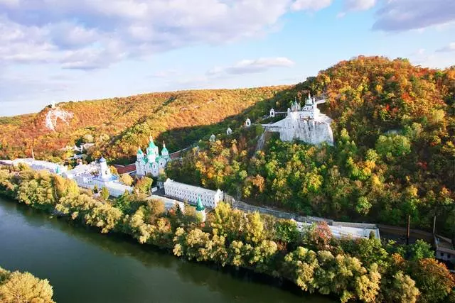 Ciò che vale la pena vedere a Svyatogorsk? 33801_1