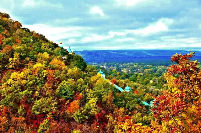 Què val la pena visualitzar a Svyatogorsk? 33801_2