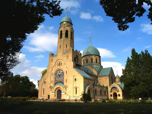 Welche Ausflüge können Sie in der weißen Kirche wählen?