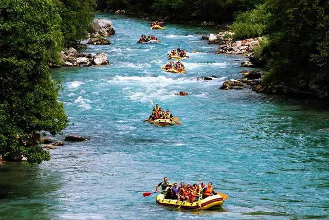 Ce excursii de a alege în Petrovac? 34432_3