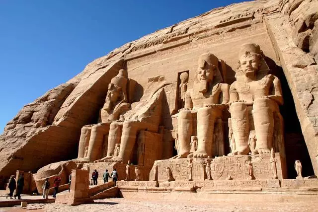 ¿Qué excursiones que vale la pena visitar ASWAN? 34947_2