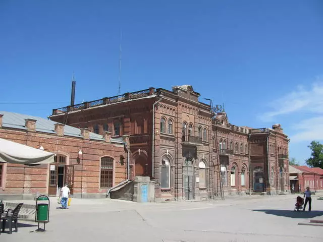 Taganrog - industri, tetapi kota yang nyaman