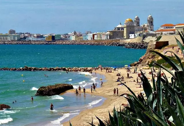 What time is it better to relax in Cadiz? 35157_2