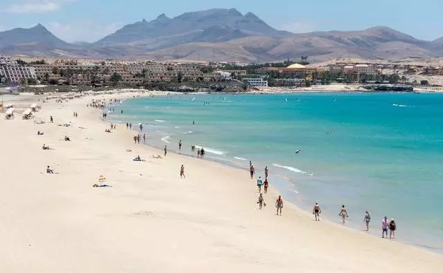 Kengê hêja ye ku li ser Fuerteventura bisekine? 35325_1