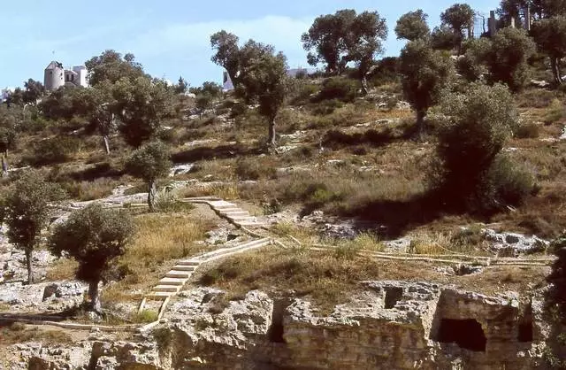 Ποια ενδιαφέρουσες θέσεις πρέπει να επισκέπτονται στην Ίμπιζα; 35349_2