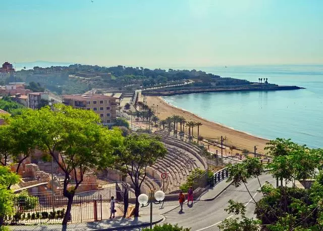 Kiam estas pli bone ripozi en Tarragona?