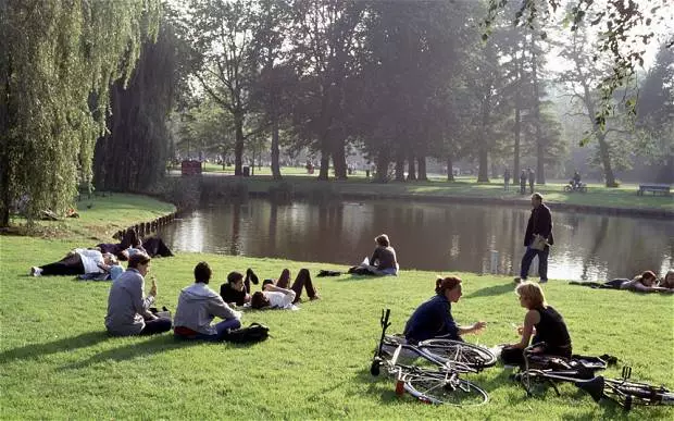 Ito ba ay nagkakahalaga ng pagpunta sa mga bata upang magpahinga sa Amsterdam?