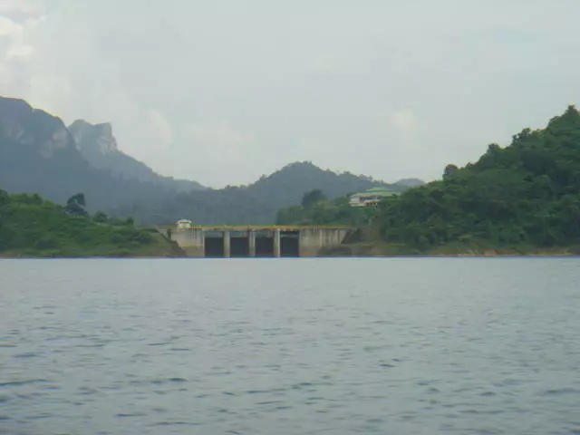 Lake Cheow Lan i National Natural Park-Reserve Khao Sok 3672_2