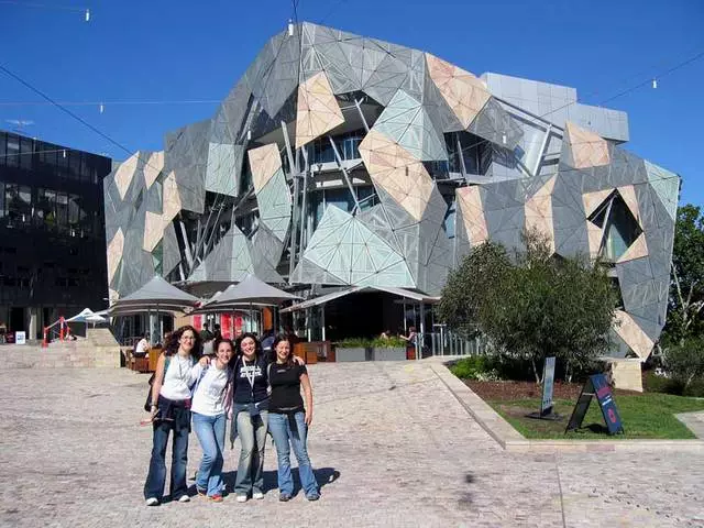 O le a le mea e aoga ai le matamata i melbourne? Sili ona manaia nofoaga.