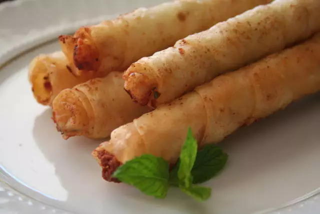 Xwarin li Tirkiyeyê: Snacks, nan û xwarina diran. 3811_39