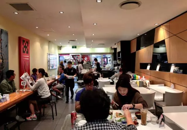 Di mana saya boleh makan di Sydney? Berapa banyak wang untuk mengambil wang? 39306_5