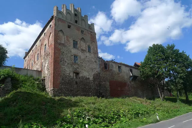 Kodi ndi maulendo otani omwe amafunika kupita ku Kaliningrad?