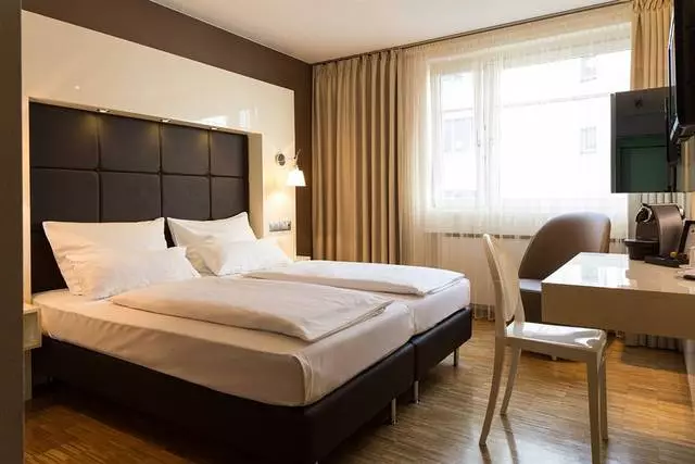 Apakah hotel untuk dipilih untuk berehat di Cologne? 4698_3