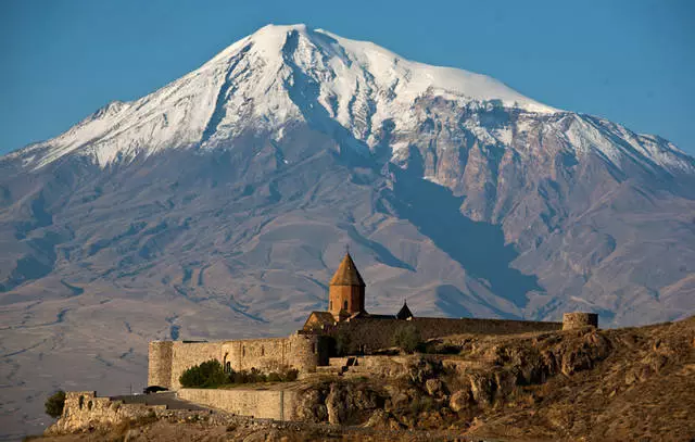 Mandria ao Armenia: Pros and cons. Mendrika ny handeha any Armeniana ve izy io? 47237_1