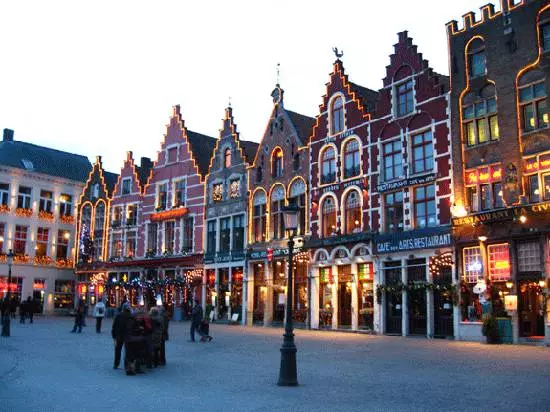 Rest yn Brugge: Foarkom en neidielen. Is it wurdich om nei Brugge te gean? 47581_3