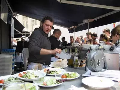 Di manakah saya boleh makan di Brussels? Berapa banyak wang untuk mengambil wang? 47598_4