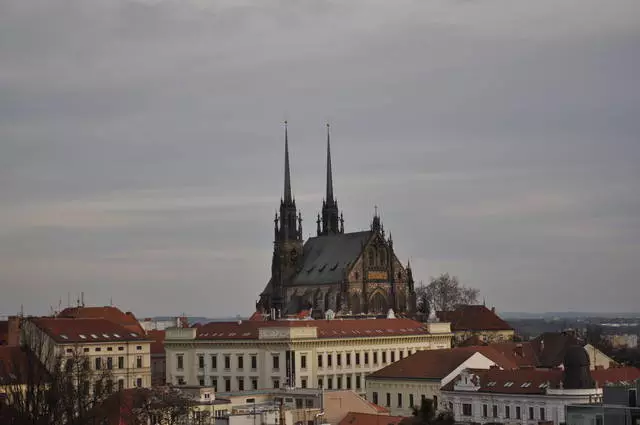 Giunsa Pag-adto sa Brno?