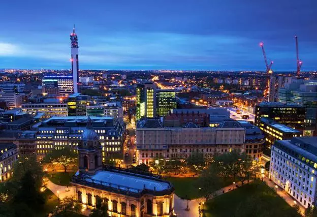 Hvað er þess virði að skoða í Birmingham? Áhugaverðustu staðirnar. 48537_1