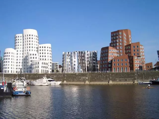 O le a le mea e aoga ai le matamata i dusseldorf? Sili ona manaia nofoaga. 49543_13