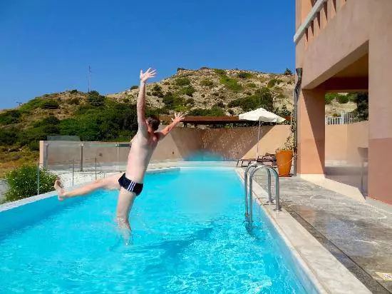 Fejn toqgħod fil-kardamen? Għajnuniet għat-Turisti. 50130_5