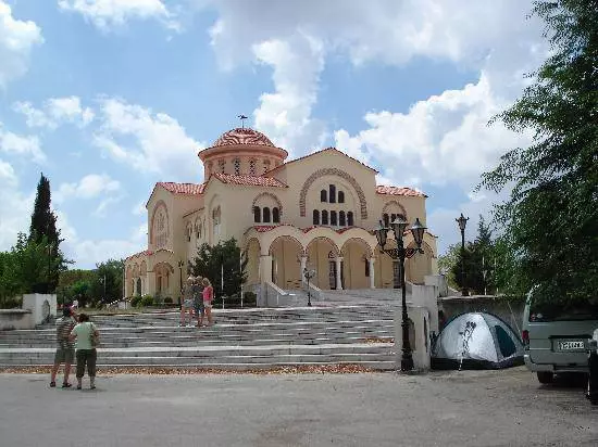 Apa yang pantas untuk memandangi Kefalonia? Tempat paling menarik.