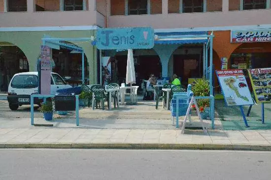 Waar kan ik eten op Corfu? Hoeveel geld om geld te nemen? 50302_18