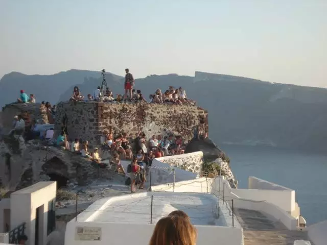 Que paga a pena mirar a Santorini? Os lugares máis interesantes.