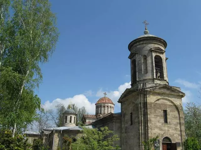 Odpočinek v Kerch: Výhody a nevýhody 5129_4