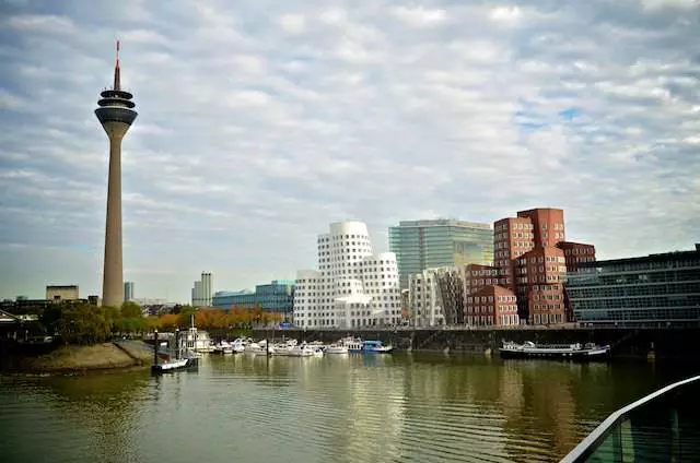 რა ექსკურსიები უნდა მოინახულოს Dusseldorf- ში? 5150_12