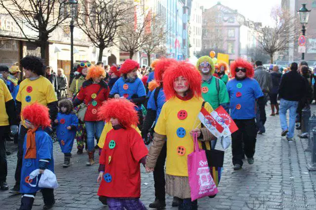 Tlhahisoleseling e sebetsang mabapi le matsatsi a phomolo dusseldorf. Matsatsi a phomolo le li-carnivals. 5159_11