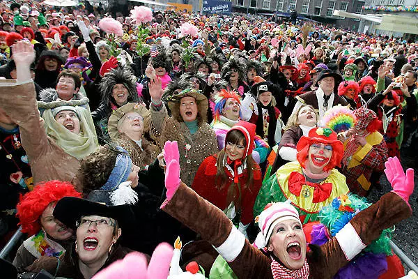 Eolas úsáideach faoin saoire i Dusseldorf. Laethanta Saoire agus Carnivals. 5159_5