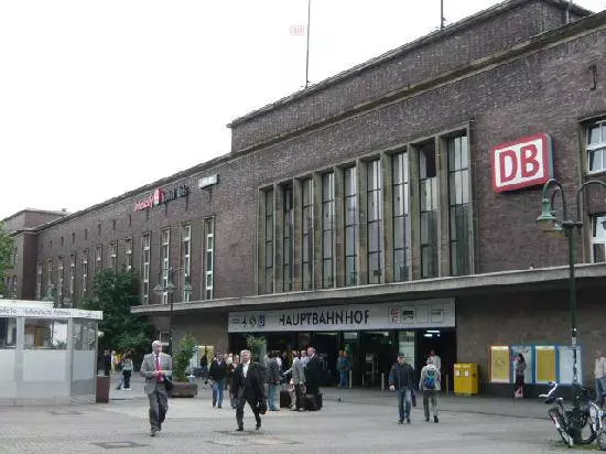 Descansa en Dusseldorf: como chegar alí? Custo, tempo de viaxe, transferencia. 5181_9