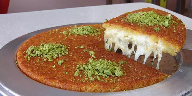 Ushqim në Turqi: Ëmbëlsirat turke dhe desserts 5206_19