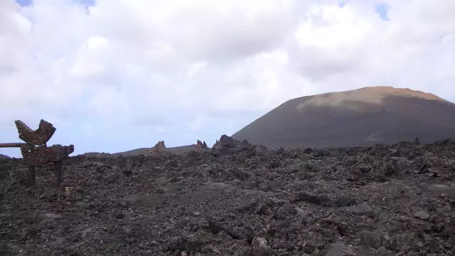 Odmorite se na Lanzarote: prednosti i mane. Trebam li otići na Lanzarote? 53483_2