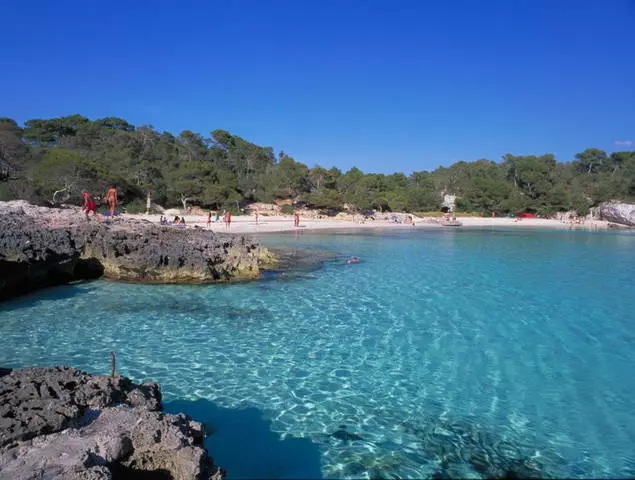 Bayramlar Menorca-dagi: Tarozilar va salbiy tomonlar. Menorca-ga borish kerakmi? 53717_1