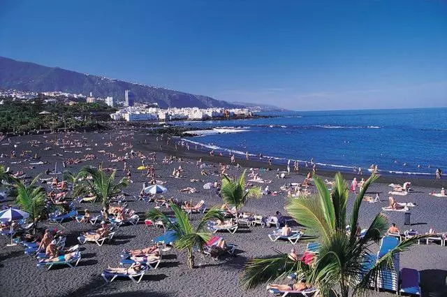 Cuti di Tenerife: Kebaikan dan Kekurangan. Sekiranya saya pergi ke Tenerife? 54068_2