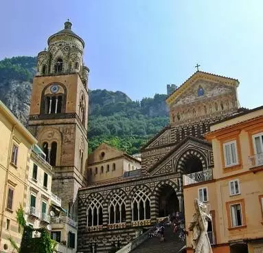 Kedu ihe m ga-ahụ na amalfi? Ebe ndị kachasị atọ ụtọ. 54290_2