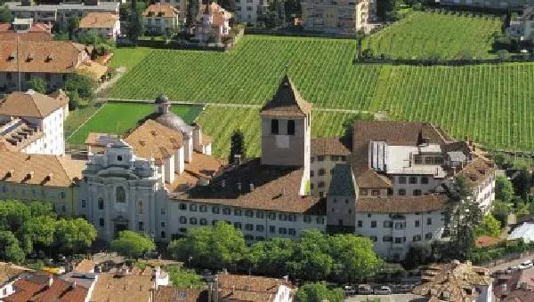 Bolzano näme bilen seredip bilerin? Iň gyzykly ýerler. 54364_1