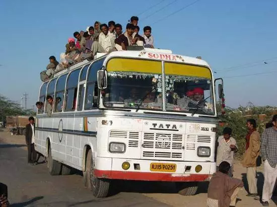 India közlekedése: gépek és buszok. 5462_2