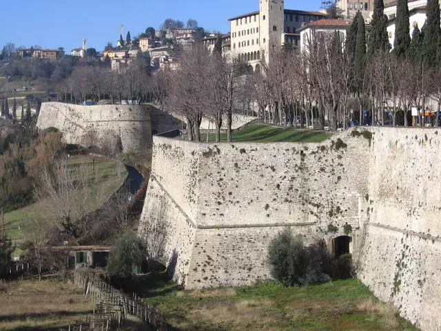 Cad is fiú breathnú orthu i Bergamo? Na háiteanna is suimiúla. 54645_4