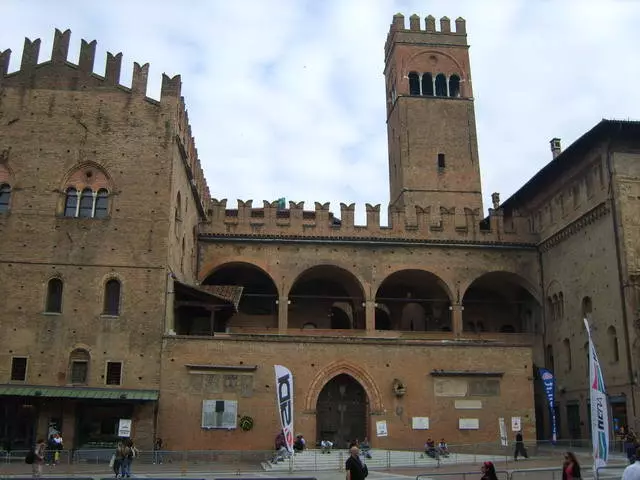 ສິ່ງທີ່ຄວນເບິ່ງໃນ bologna? ສະຖານທີ່ທີ່ຫນ້າສົນໃຈທີ່ສຸດ. 54663_9