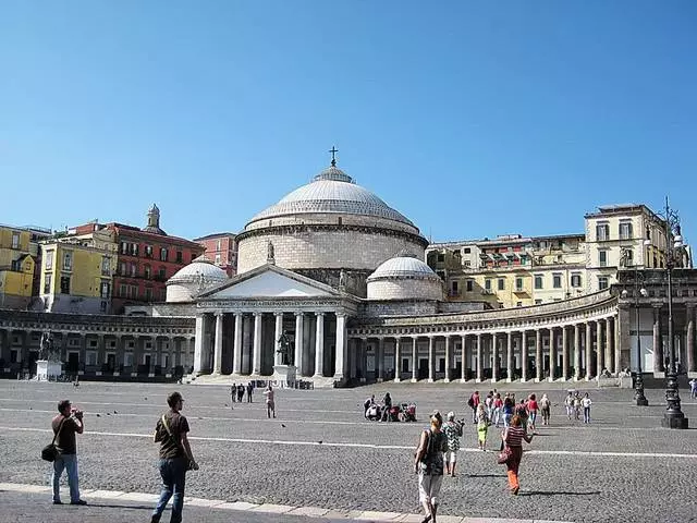 Inona no mendrika jerena ao amin'ny Naples? Ny toerana mahaliana indrindra. 54743_9